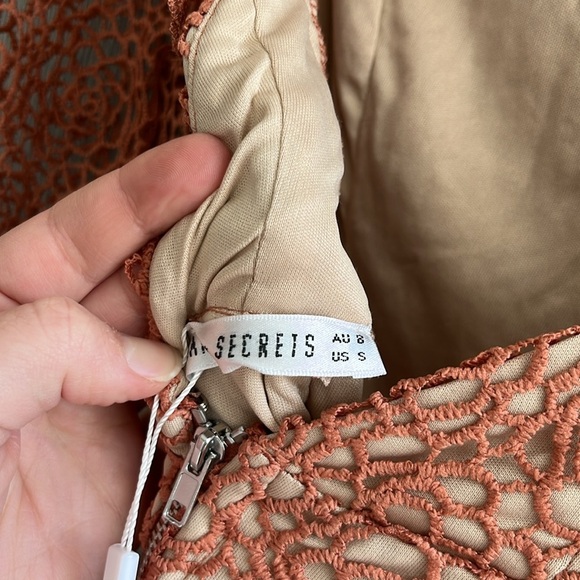 NWT Saints & Secrets Rose Lace Mini Dress with Keyhole Back Size Small - Picture 6 of 6